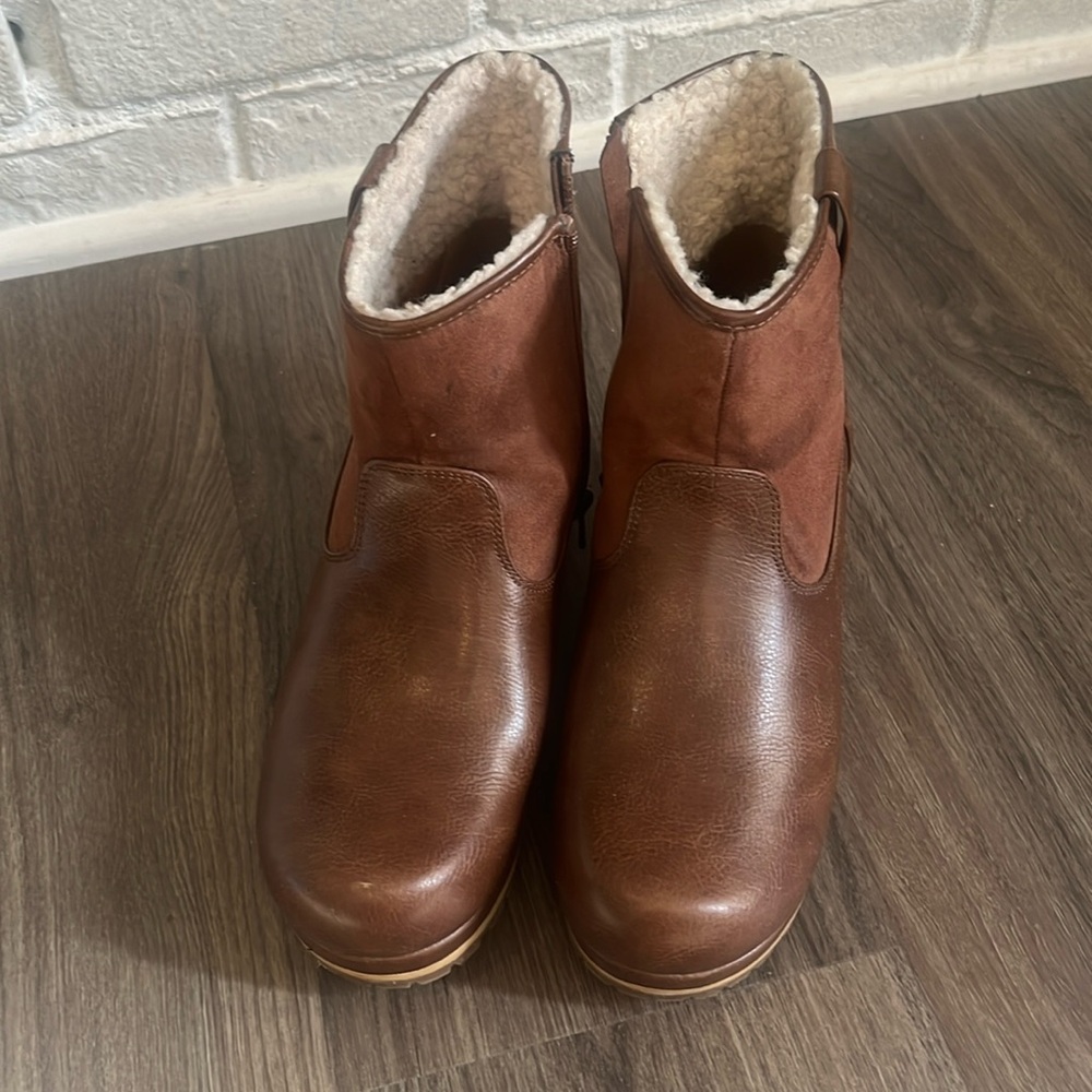 Brown faux fleece boots